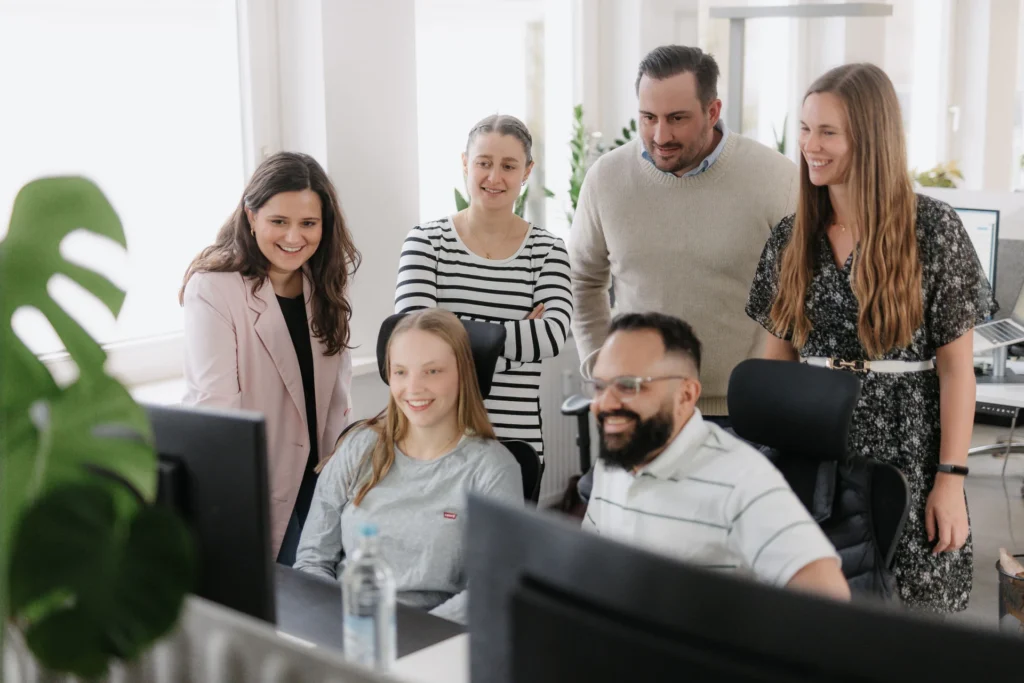 ACCSCALE Team bei der Besprechung eines Trainings und Workshops