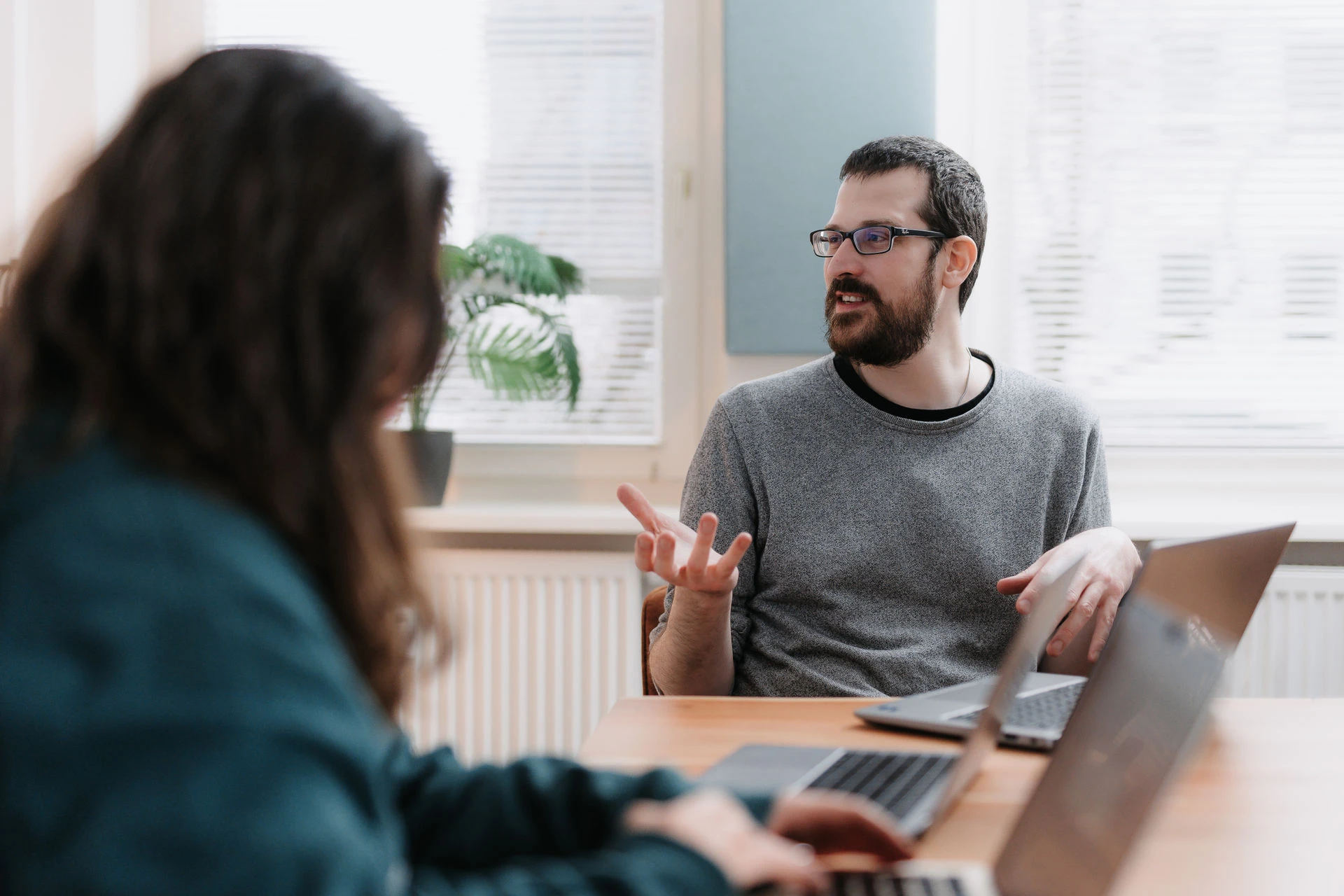 ACCSCALE Team bei einer Besprechung